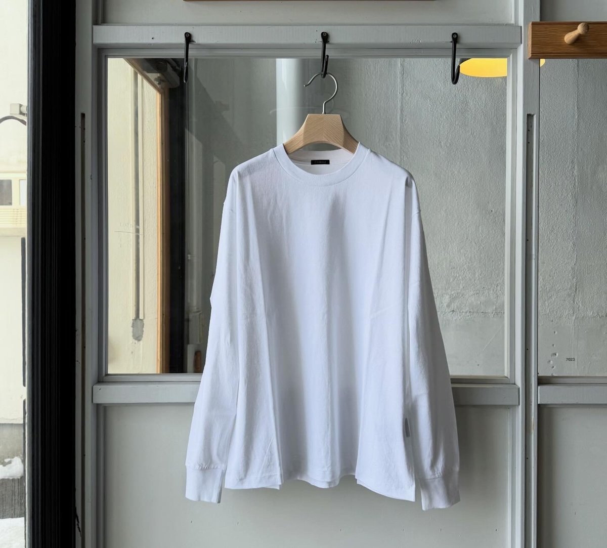 COMOLI コットンジャージ 長袖Tシャツ | Less Higashikawa