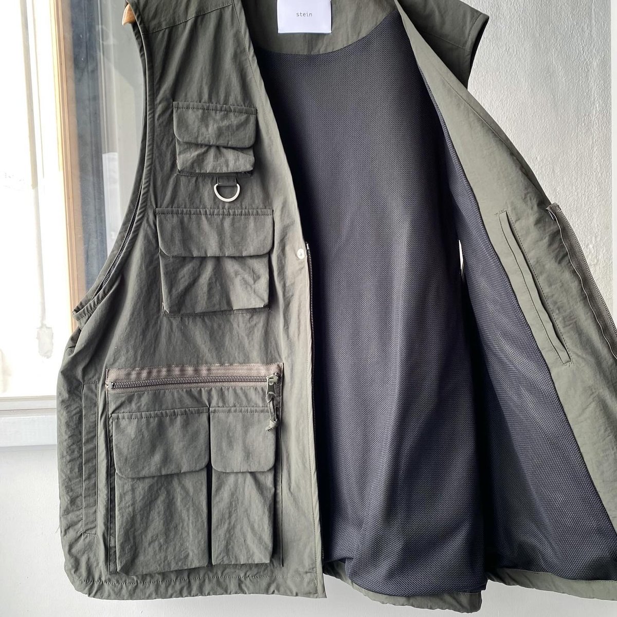 and wander (utility pocket vest ) ベスト 美品 and wander (utility pocket vest ) 美品 機能的で且つ、デザイン性も