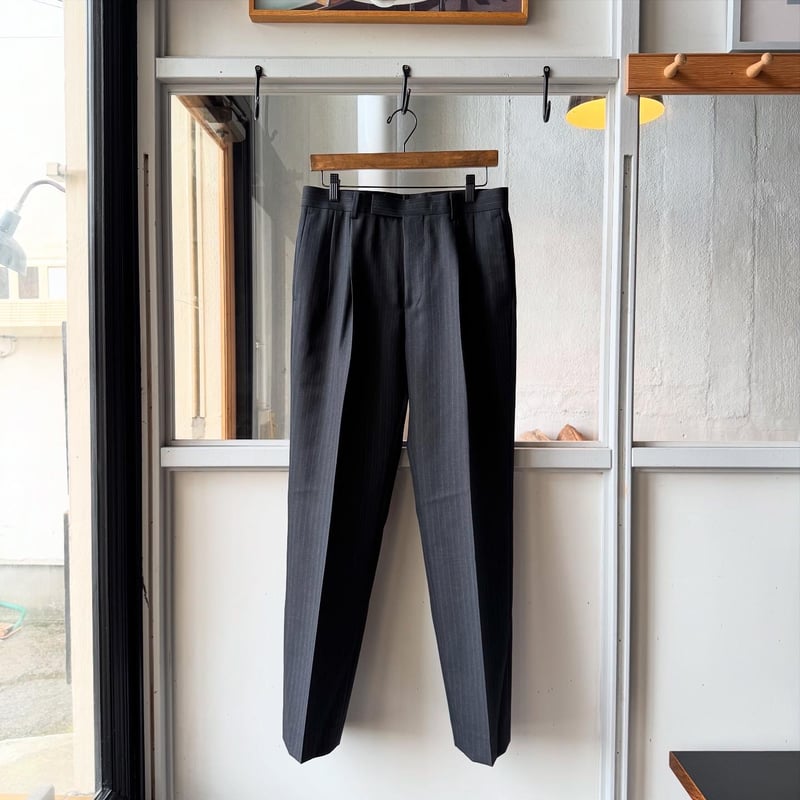 AURALEE Light Wool Two-Tuck Slacks オーラリー SUPER LIGHT WOOL TWO-TUCK SLACKS - AURALEE Official Website