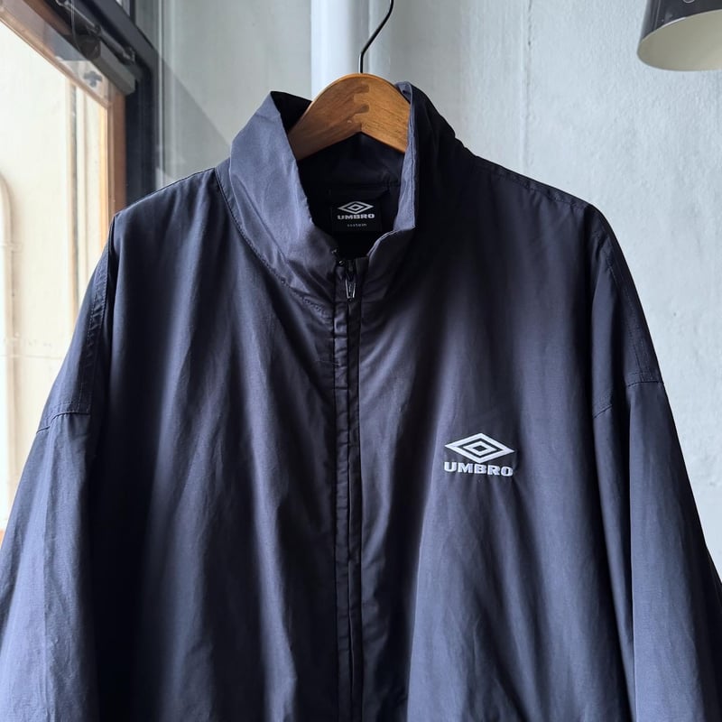 ssstein×UMBRO CO/NY POPLIN PADDED JACKET ssstein × umbro | CO/NY Poplin Padded Jacket (Dark Navy) - FFC.