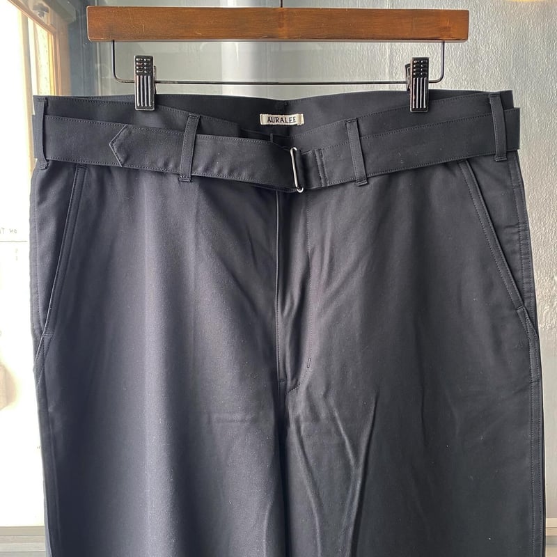 AURALEE WASHED FINX SILK CHAMBRAY BELTED PANTS AURALEE WASHED FINX SILK CHAMBRAY BELTED PANTS