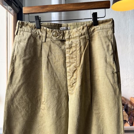 AURALEE　PRODUCT DYED FINX CHINO ONE-TUCK PANTS