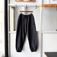 COMOLI ウールストライプ ドローストリングパンツ | Less