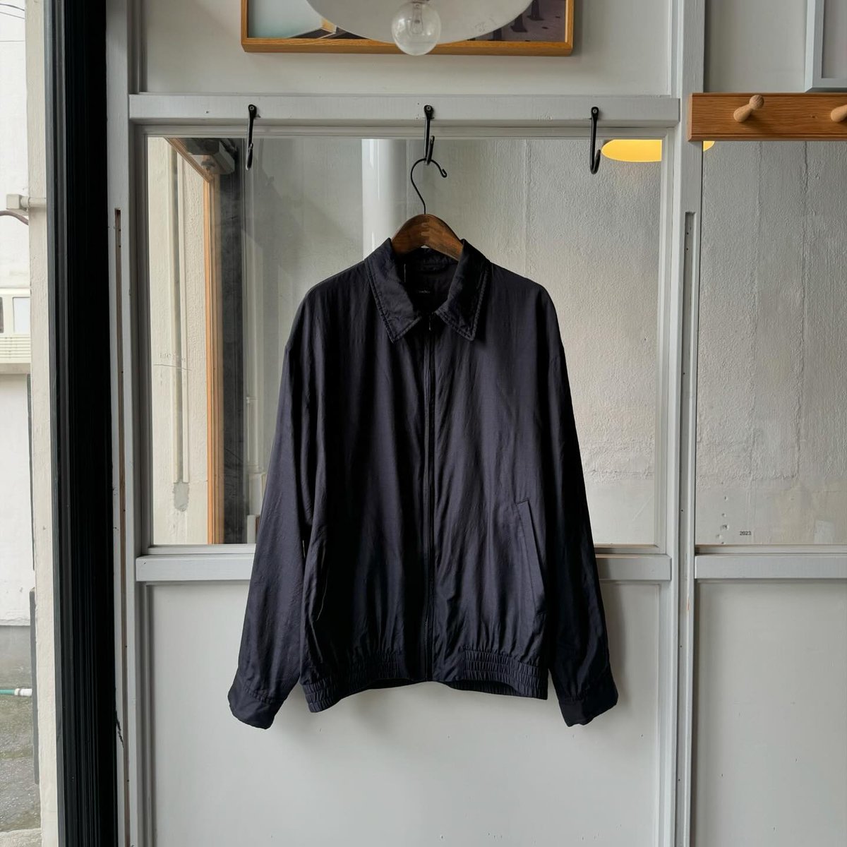 COMOLI ウールシルク スイングトップ | Less Higashikawa COMOLI ウールシルク スイングトップ | Less Higashikawa