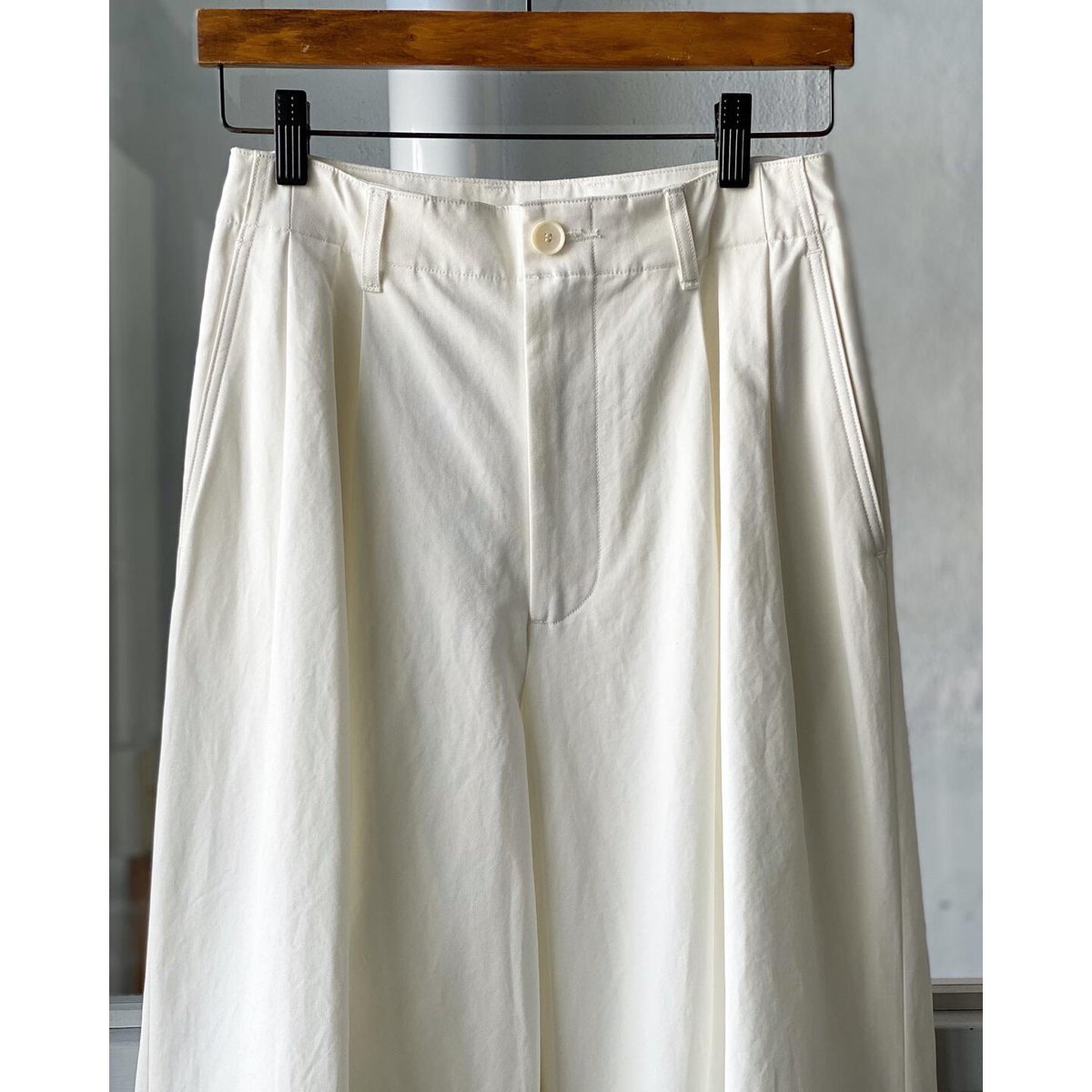 AURALEE WASHED FINX LIGHT CHINO TUCK WIDE PAN