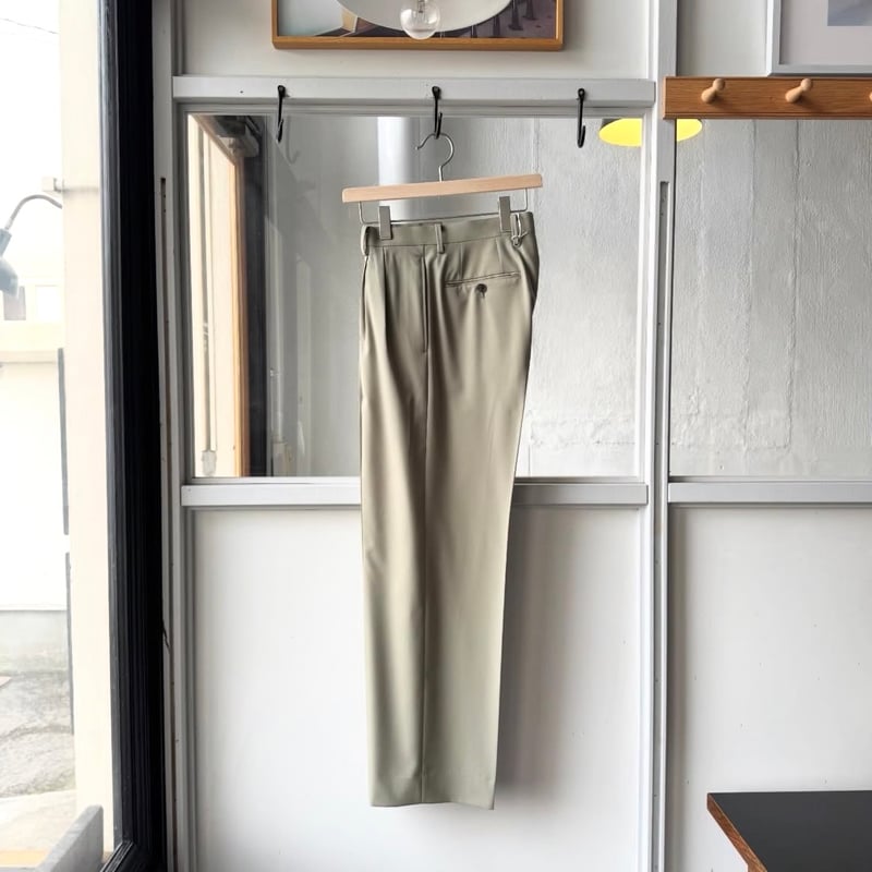 AURALEE ULTRA FINE TROPICAL WOOL TWO-TUCK SLACK
