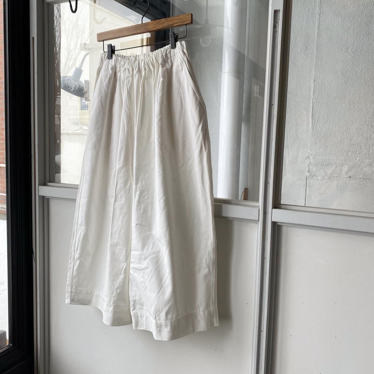 ゴーシュ カツラギ8分丈ワイドパンツ ベージュ サイズ:2 ゴーシュ カツラギ 8分丈ワイドパンツ ベージュ