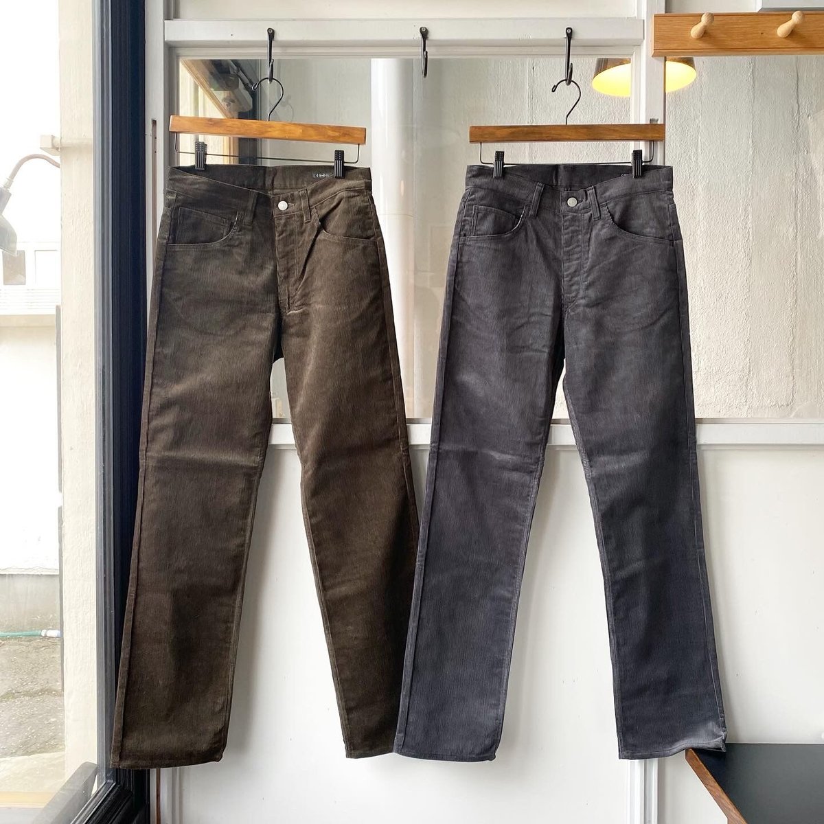 COMOLI コーデュロイ 5Pストレートパンツ サイズ3 定価¥37,400 COMOLI コーデュロイ 5Pパンツ | Less Higashikawa