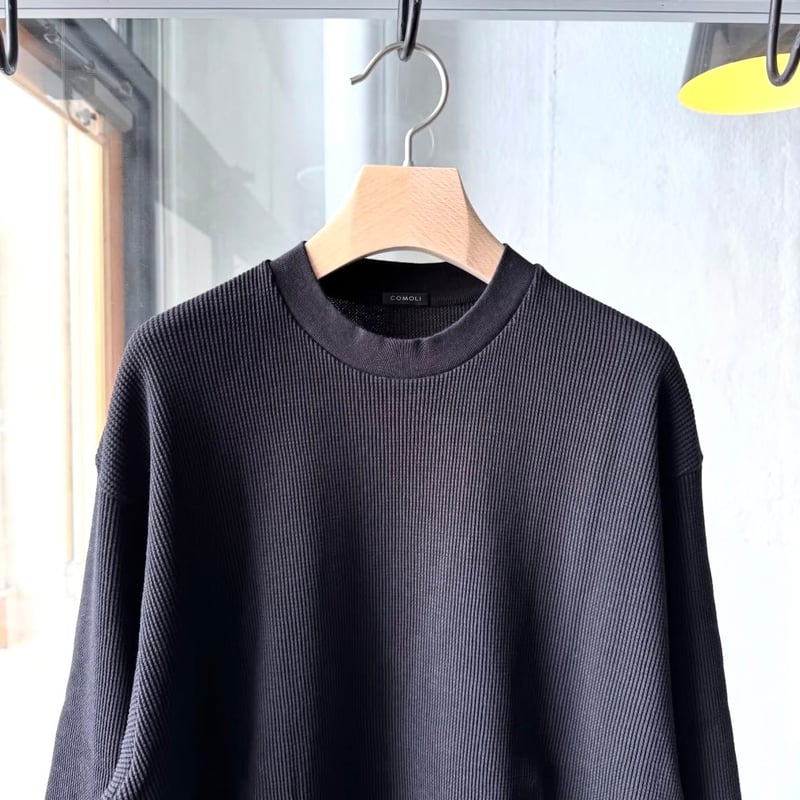 COMOLI コットンワッフル 長袖Tシャツ | Less Higashikawa