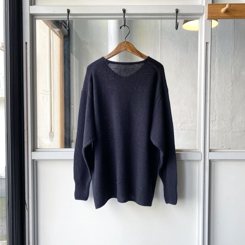 COMOLI カシミヤ製品染 Vネックニット | Less Higashikawa COMOLI カシミヤ製品染 Vネックニット | Less Higashikawa