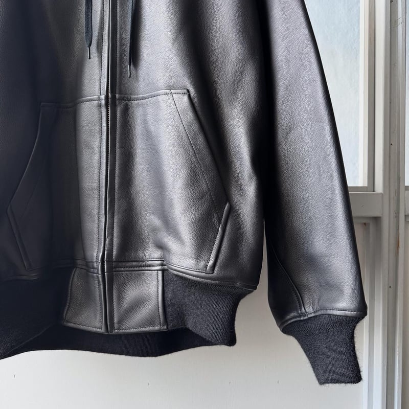 COMOLI カーフスキン ジップパーカ | Less Higashikawa