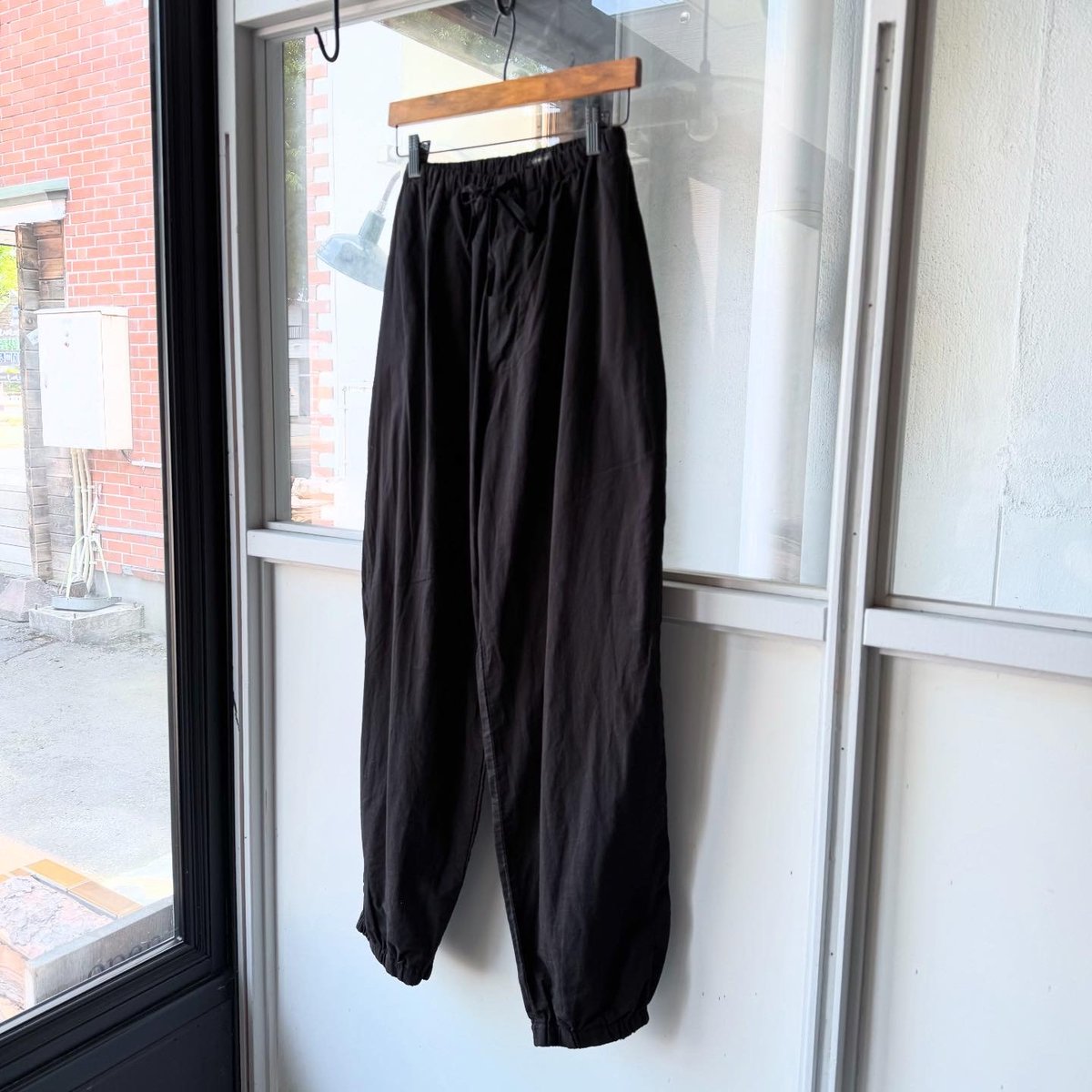 25SS COMOLI KHADIコットン ドローストリングパンツ COMOLI KHADIコットン ドローストリングパンツ - DIMPLE