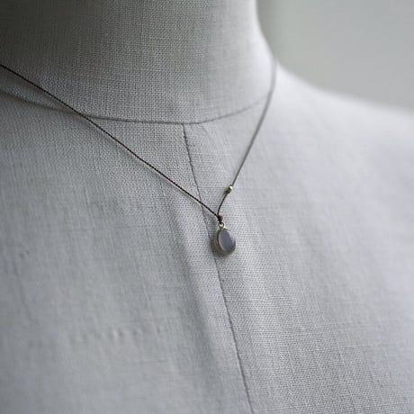 Margaret Solow 　 Enclosed Labradorite Cabochon Necklace