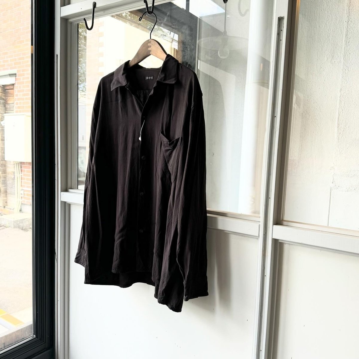 COMOLI レーヨン オープンカラーシャツ - BLACK | Less Higashikawa