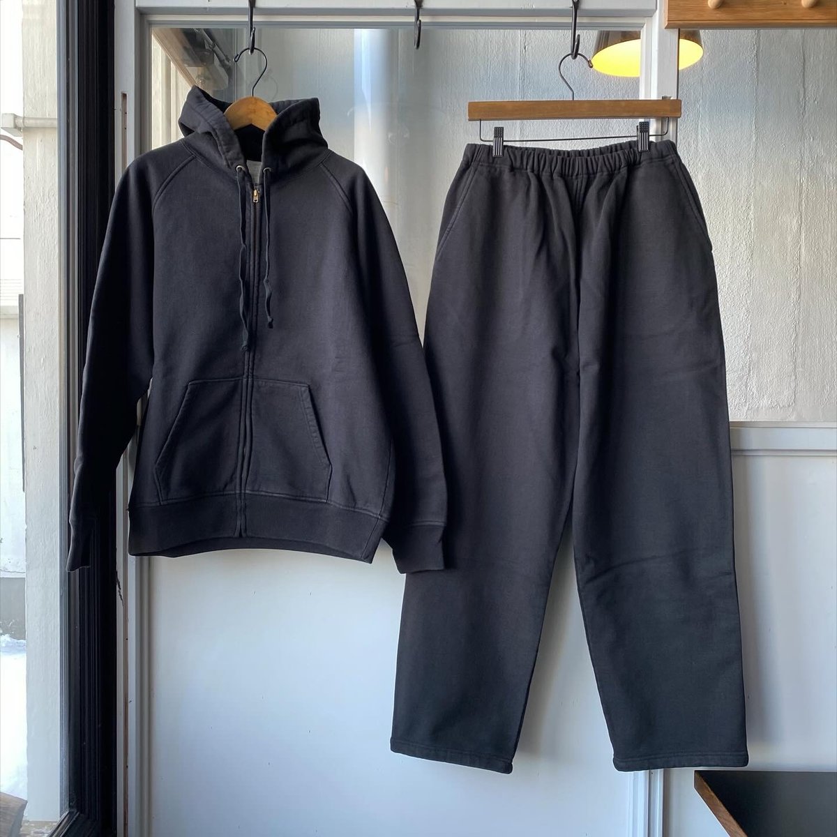 COMOLI コットン裏毛 パンツ | Less Higashikawa COMOLI コットン裏毛 パンツ | Less Higashikawa