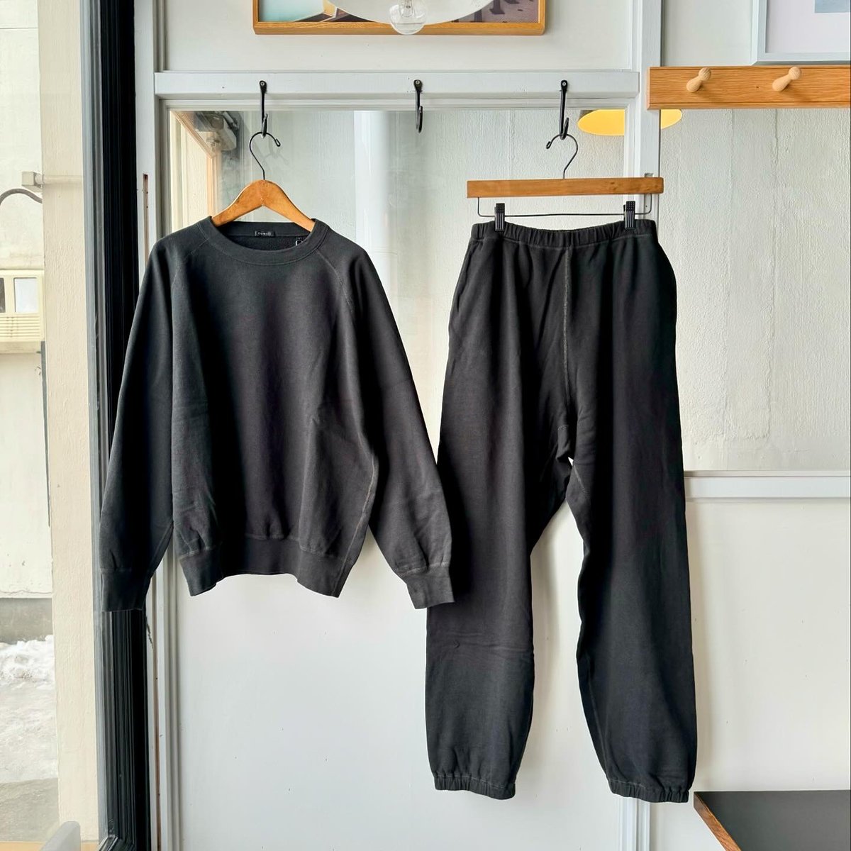 COMOLI 製品染 裏毛 パンツ | Less Higashikawa COMOLI 製品染 裏毛 パンツ | Less Higashikawa
