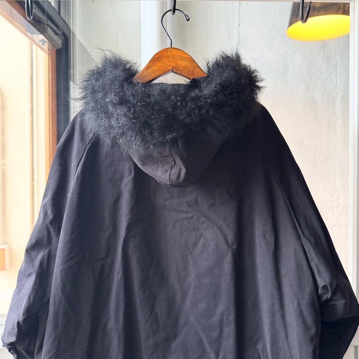 COMOLI フーデッド ロングコート | Less Higashikawa