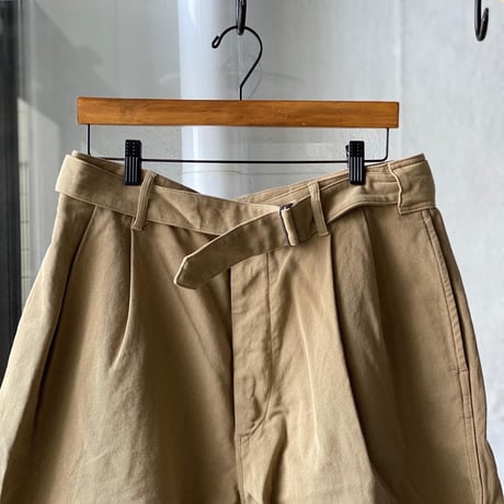 COMOLI ベルテッドパンツ　ショート