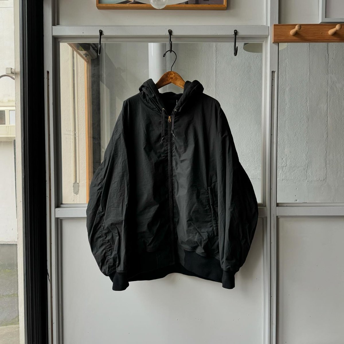 COMOLI コットンナイロンジップパーカ COMOLI (コモリ) コットンナイロン ジップパーカ