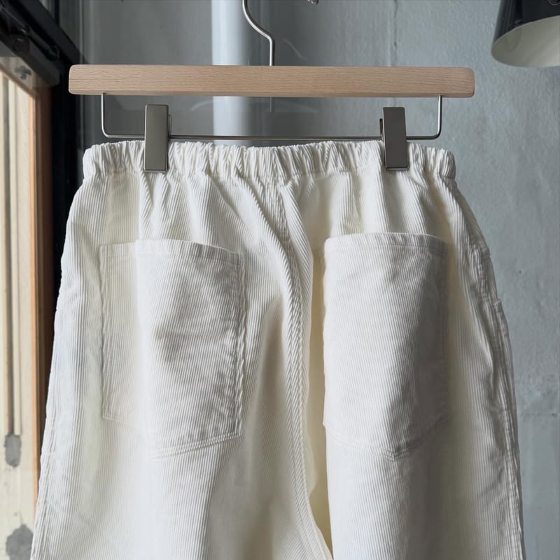 COMOLI コーデュロイ ドローストリングパンツ | Less Higashikawa