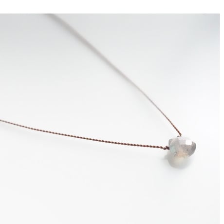 Margaret Solow 　Small Faceted Stone Necklace     Labradorite （灰・虹）