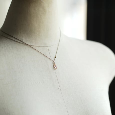 Margaret Solow 　 Enclosed XS Pear Shape Smooth Pink Tourmaline Necklace 18K