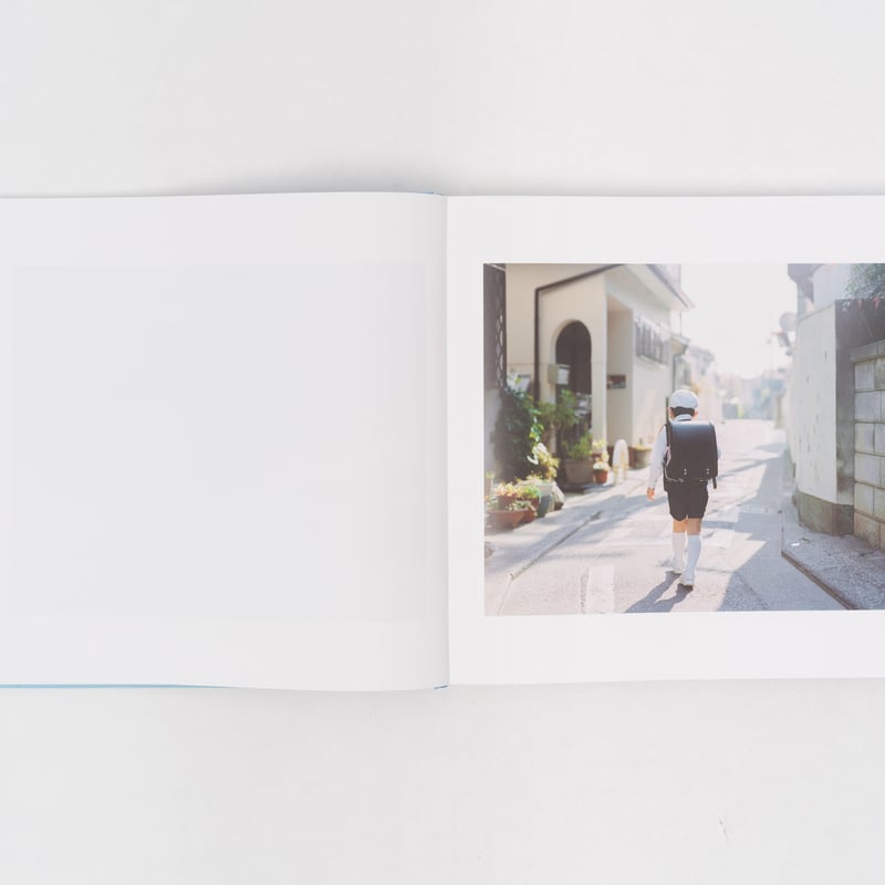 Haru and Mina」Hideaki Hamada ー 濱⽥英明 | Less Hi