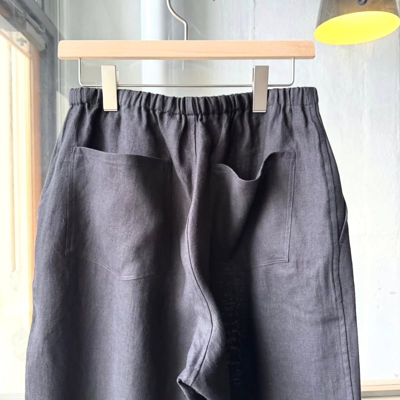 COMOLI カナパ ドローストリングパンツ | Less Higashikawa