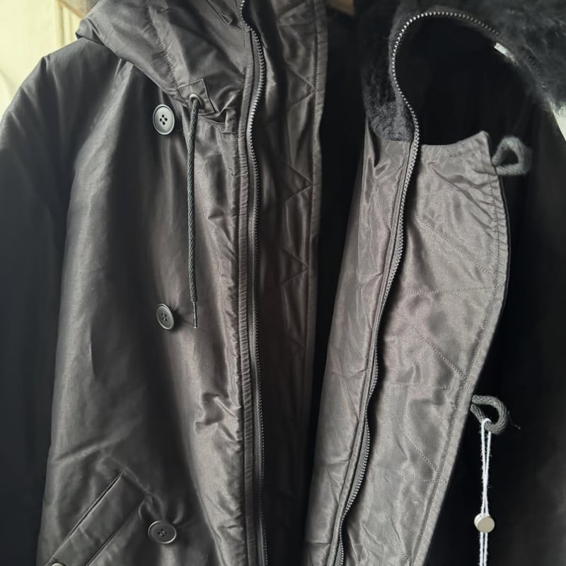 COMOLI コットンシルク ミリタリーフーデッドジャケット | Less