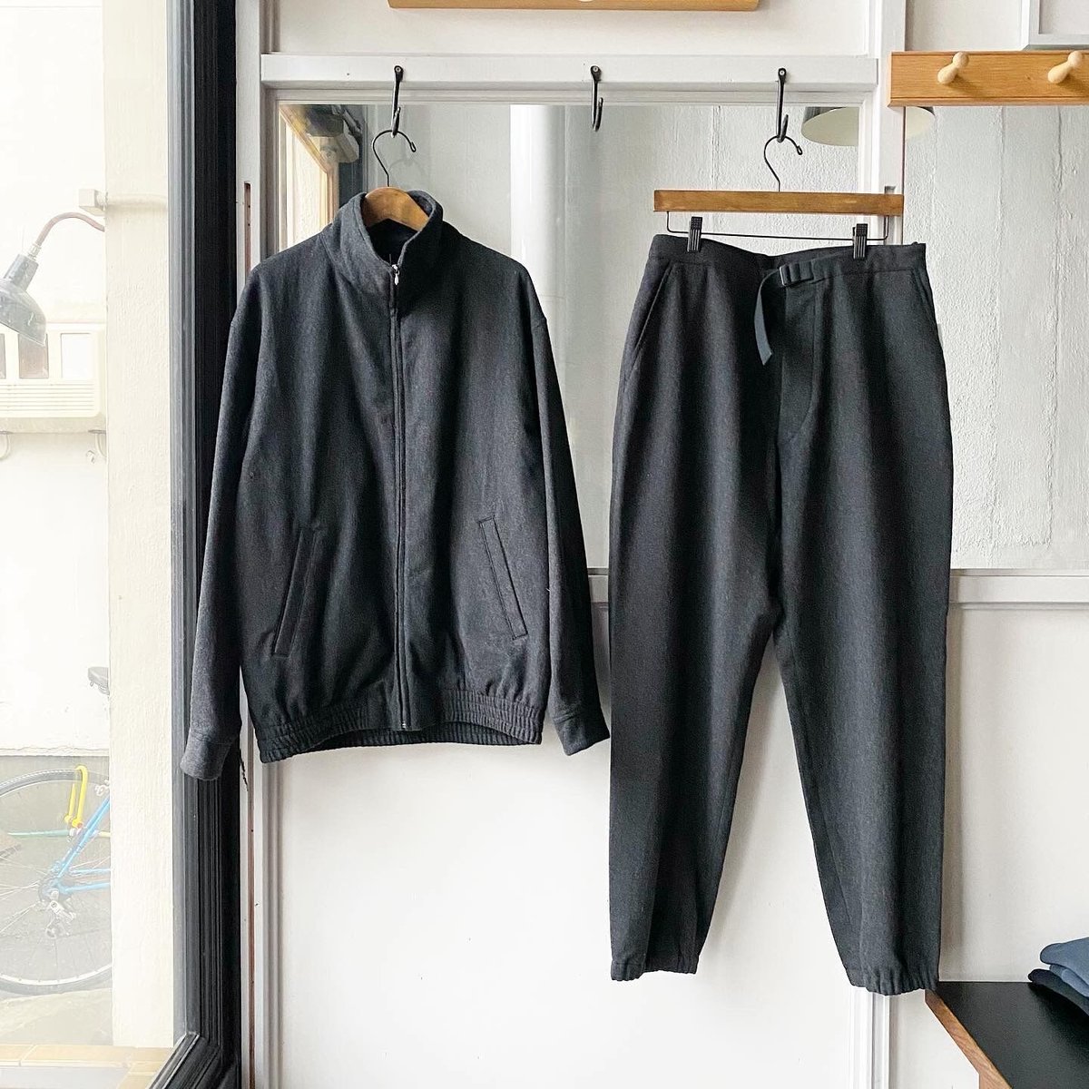 comolil 23AW カシミヤクライミングパンツ 2 COMOLI | カシミヤクライミングパンツ（navy） - BARD