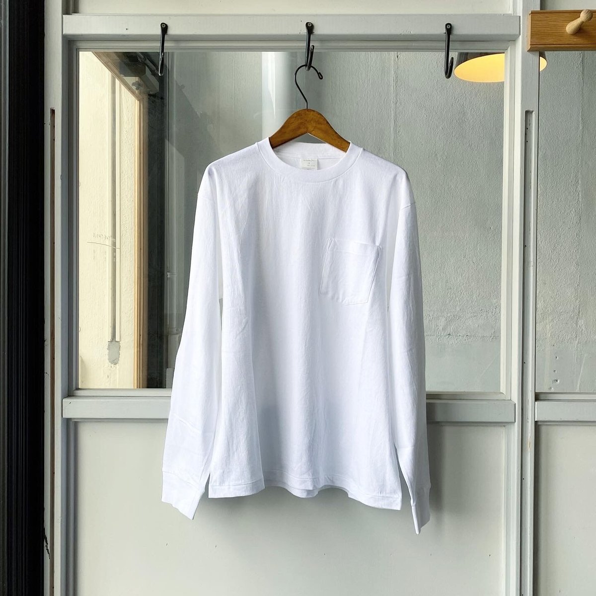 COMOLI　コモリ23SS SURPLUS 長袖Tシャツ fit=scale-down,w=1200