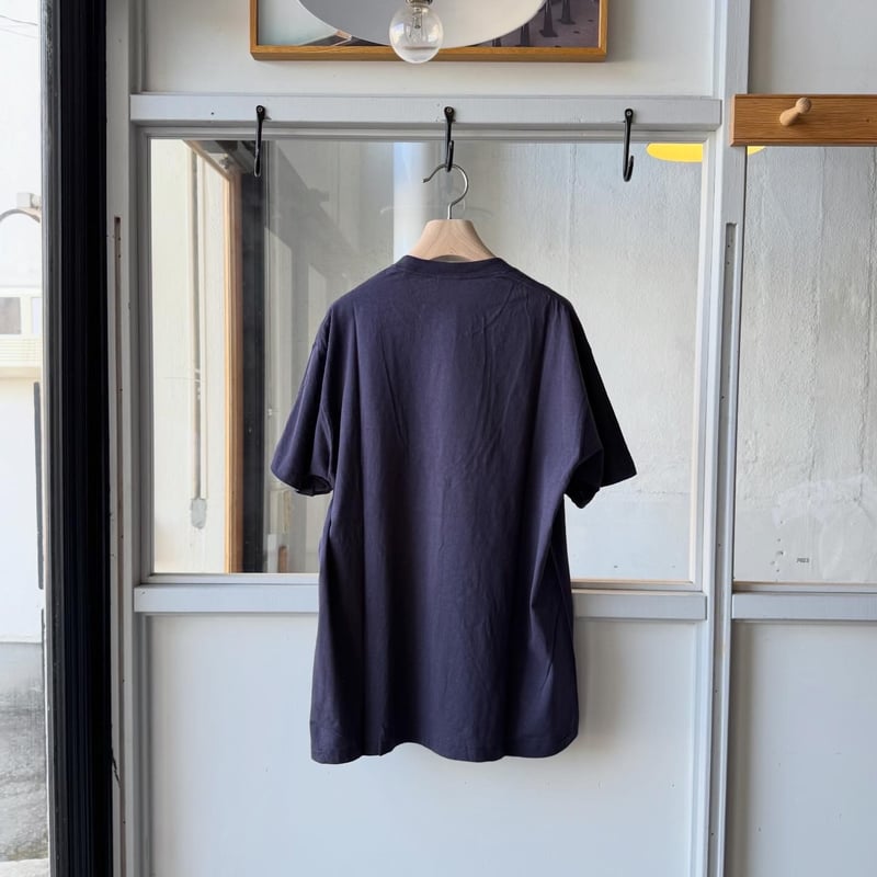 COMOLI サープラス Tシャツ | Less Higashikawa