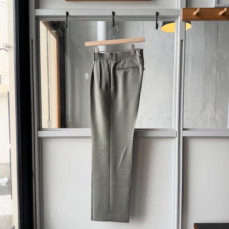 AURALEE BLUEFACED WOOL TWO-TUCK SLACKS | Less