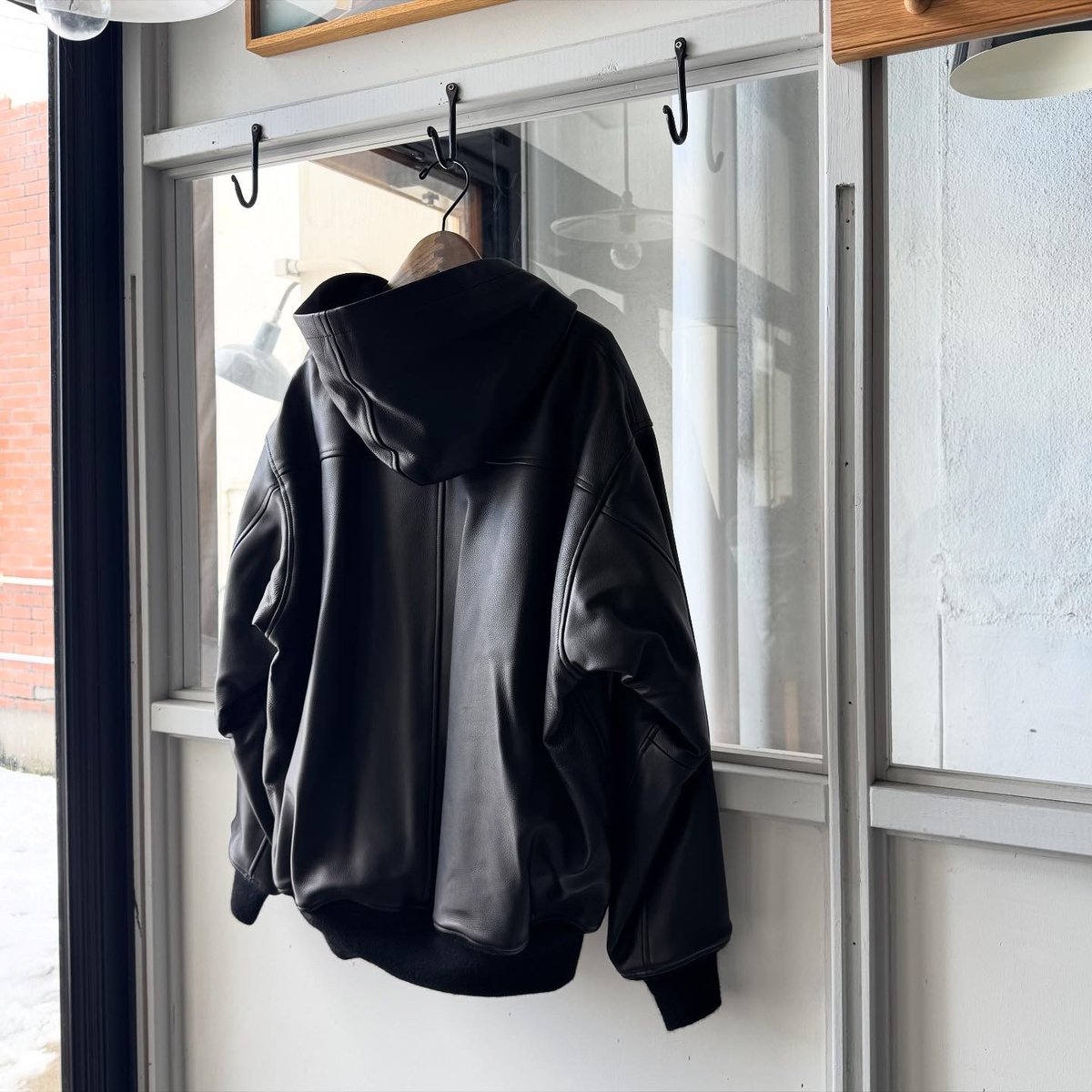 COMOLI カーフスキン ジップパーカ | Less Higashikawa