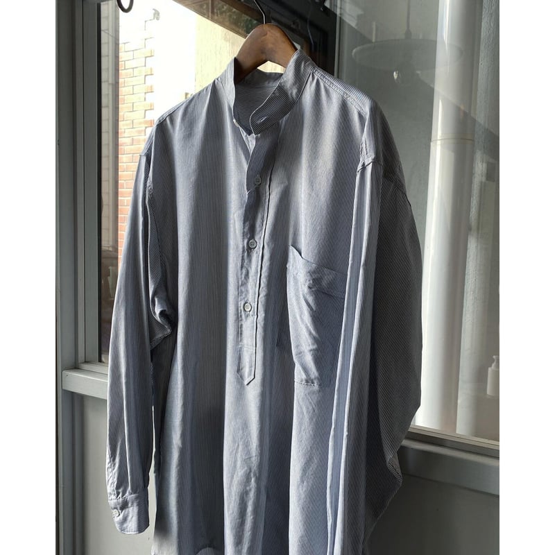 COMOLI シルクストライプ プルオーバーシャツ | Less Higashikawa COMOLI シルクストライプ プルオーバーシャツ | Less Higashikawa