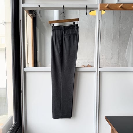 AURALEE　CASHMERE MOLESKIN TWO-TUCK SLACKS