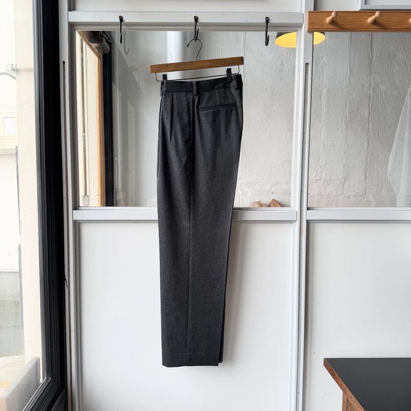 AURALEE CASHMERE MOLESKIN TWO-TUCK SLACKS | Les