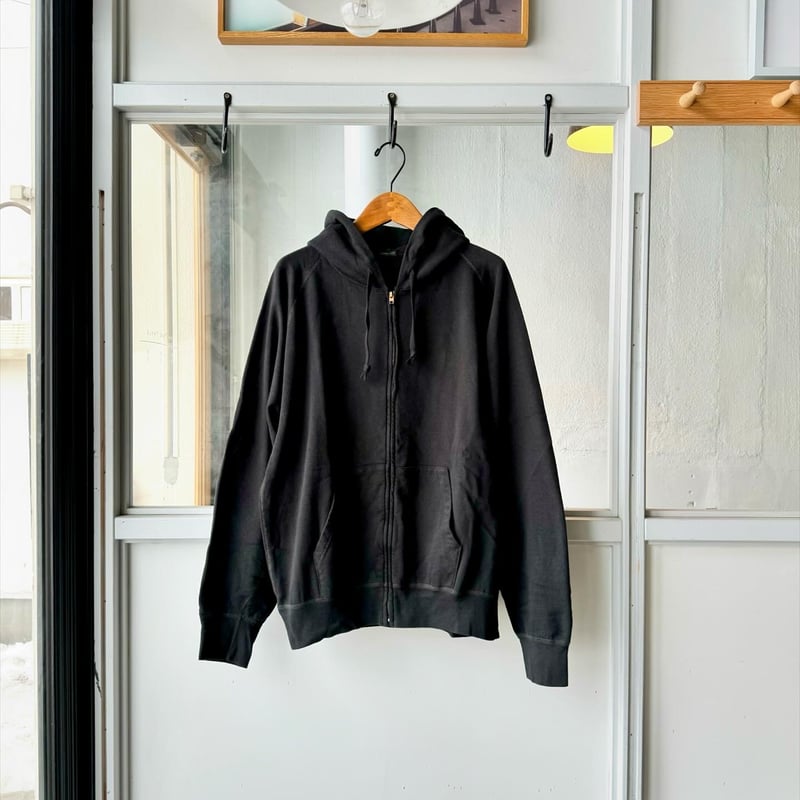 COMOLI 製品染 裏毛 ジップパーカ | Less Higashikawa COMOLI 製品染 裏毛 ジップパーカ | Less Higashikawa