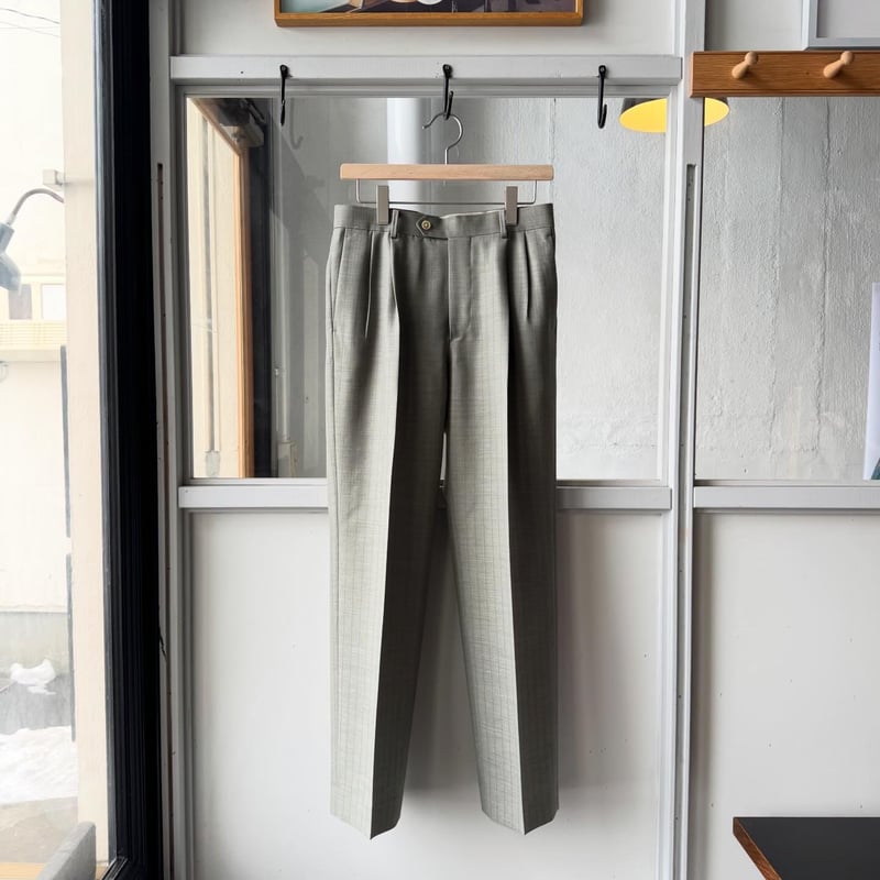AURALEE BLUEFACED WOOL TWO-TUCK SLACKS | Less AURALEE BLUEFACED WOOL TWO-TUCK SLACKS | Less