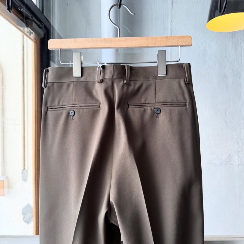 AURALEE LIGHT WOOL MAX GABARDINE TWO-TUCK SLACK