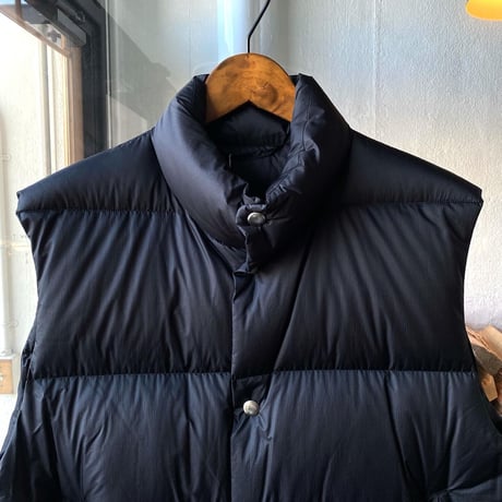 COMOLI   ダウンベスト