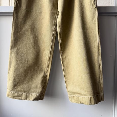AURALEE　PRODUCT DYED FINX CHINO ONE-TUCK PANTS