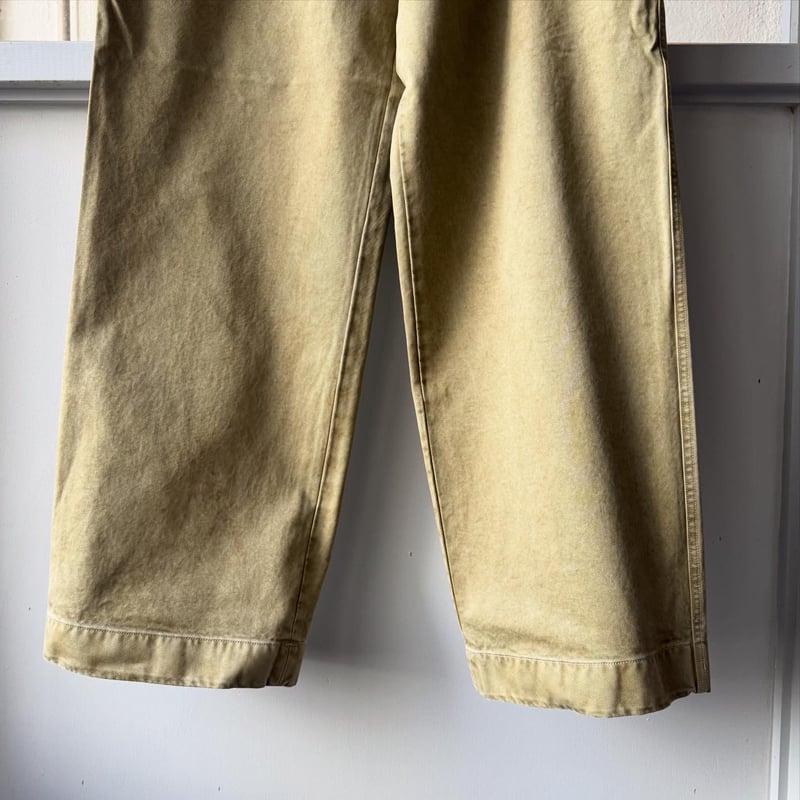 AURALEE PRODUCT DYED FINX CHINO ONE-TUCK PANTS