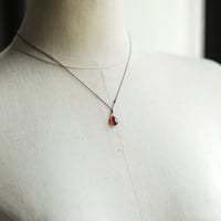 Margaret Solow 　 Enclosed Pear Shape Garnet Necklace 18K