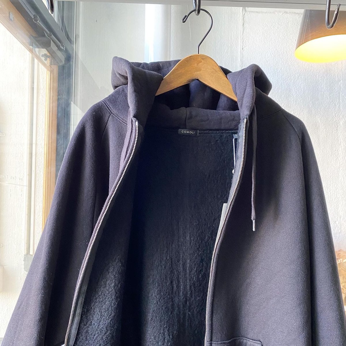 COMOLI C/W 裏毛ジップパーカー | Less Higashikawa COMOLI C/W 裏毛ジップパーカー | Less Higashikawa