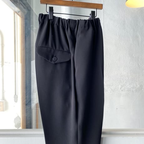 ゴーシュ　ストレッチブラック テーパードパンツ