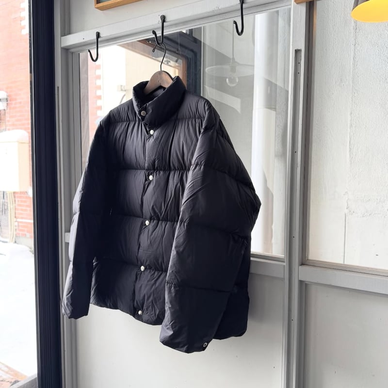 COMOLI ダウン ジャケット | Less Higashikawa