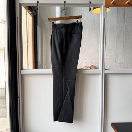 AURALEE　BLUEFACED WOOL TWO-TUCK SLACKS