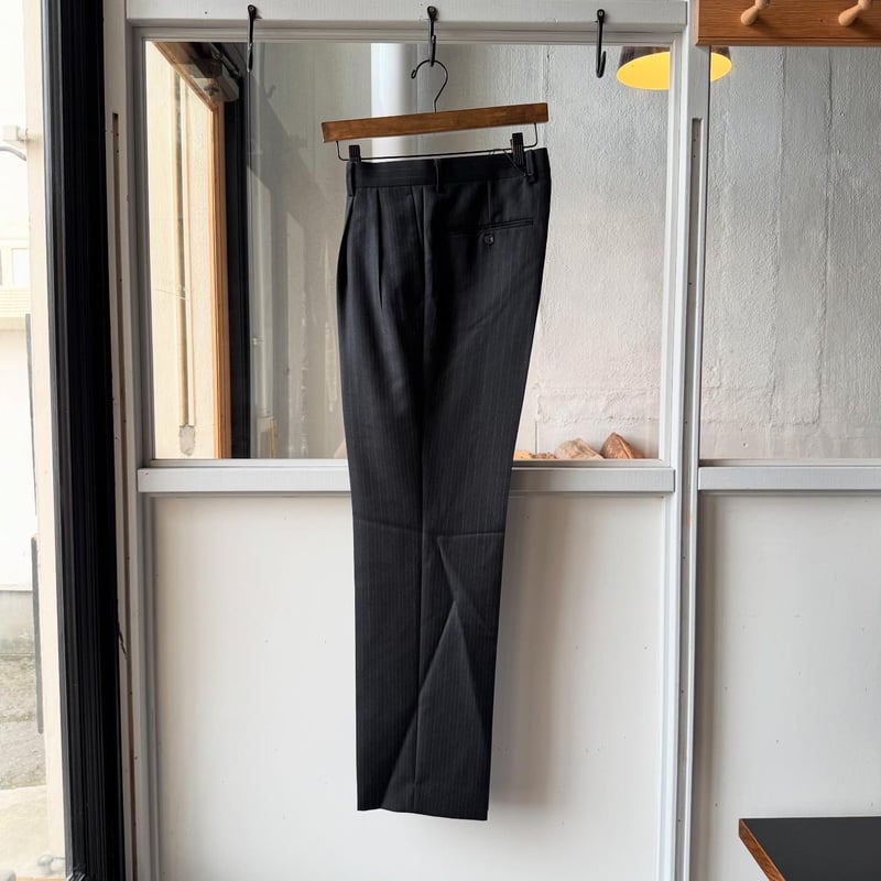 AURALEE BLUEFACED WOOL TWO-TUCK SLACKS | Less