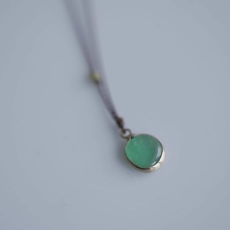 Margaret Solow 　 Enclosed Emerald Cabochon  Necklace